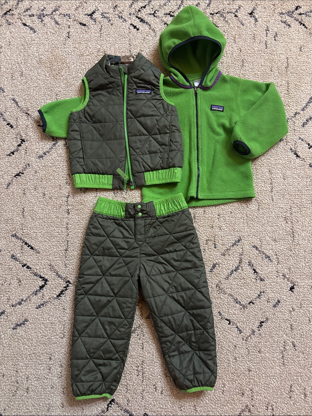 Patagonia Green & Olive Kids 3-Piece Fleece Jacket, Quilted Vest & Pants 2T EUC